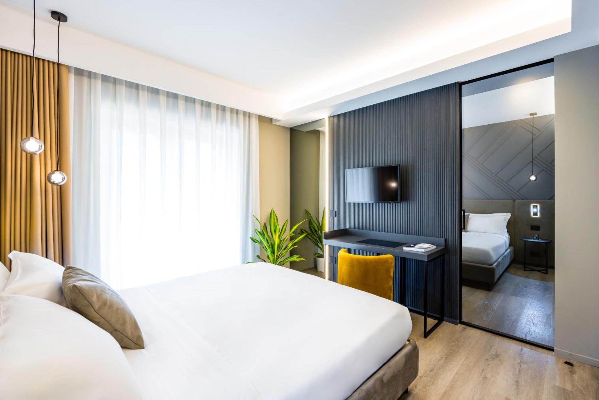 Mh Suites Plebiscito Napoli Ngoại thất bức ảnh