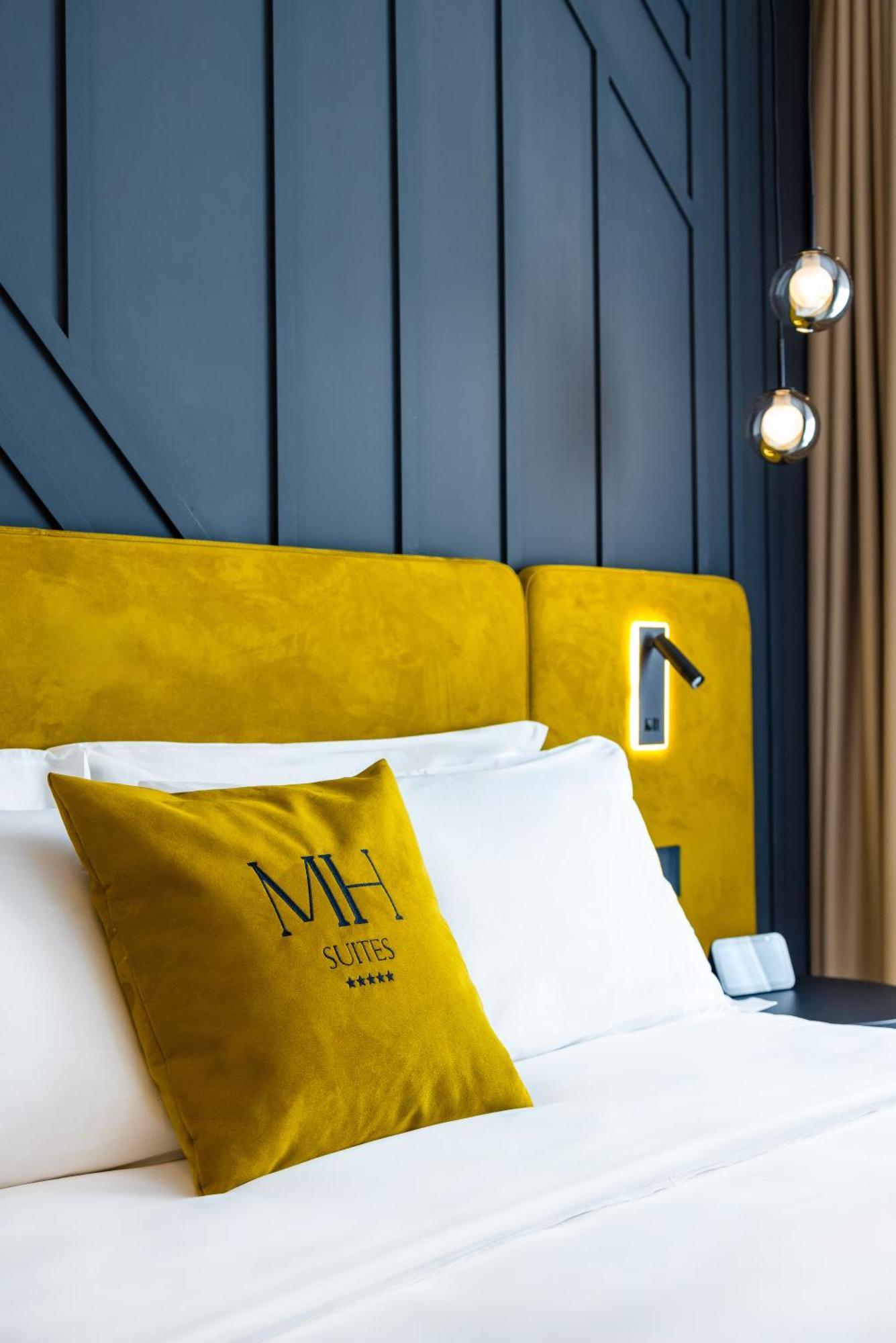 Mh Suites Plebiscito Napoli Ngoại thất bức ảnh