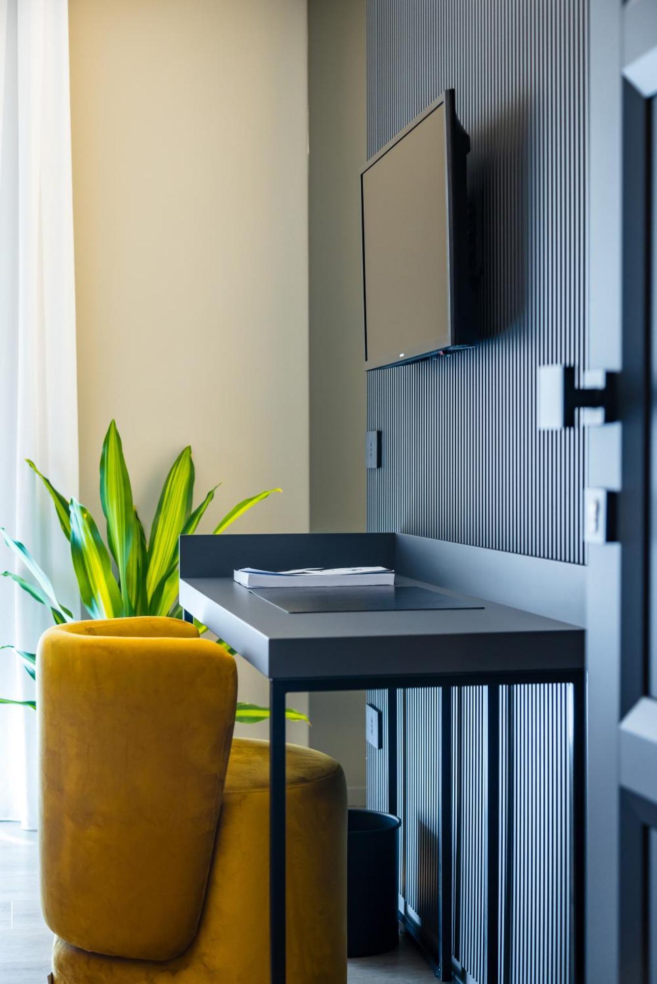 Mh Suites Plebiscito Napoli Ngoại thất bức ảnh