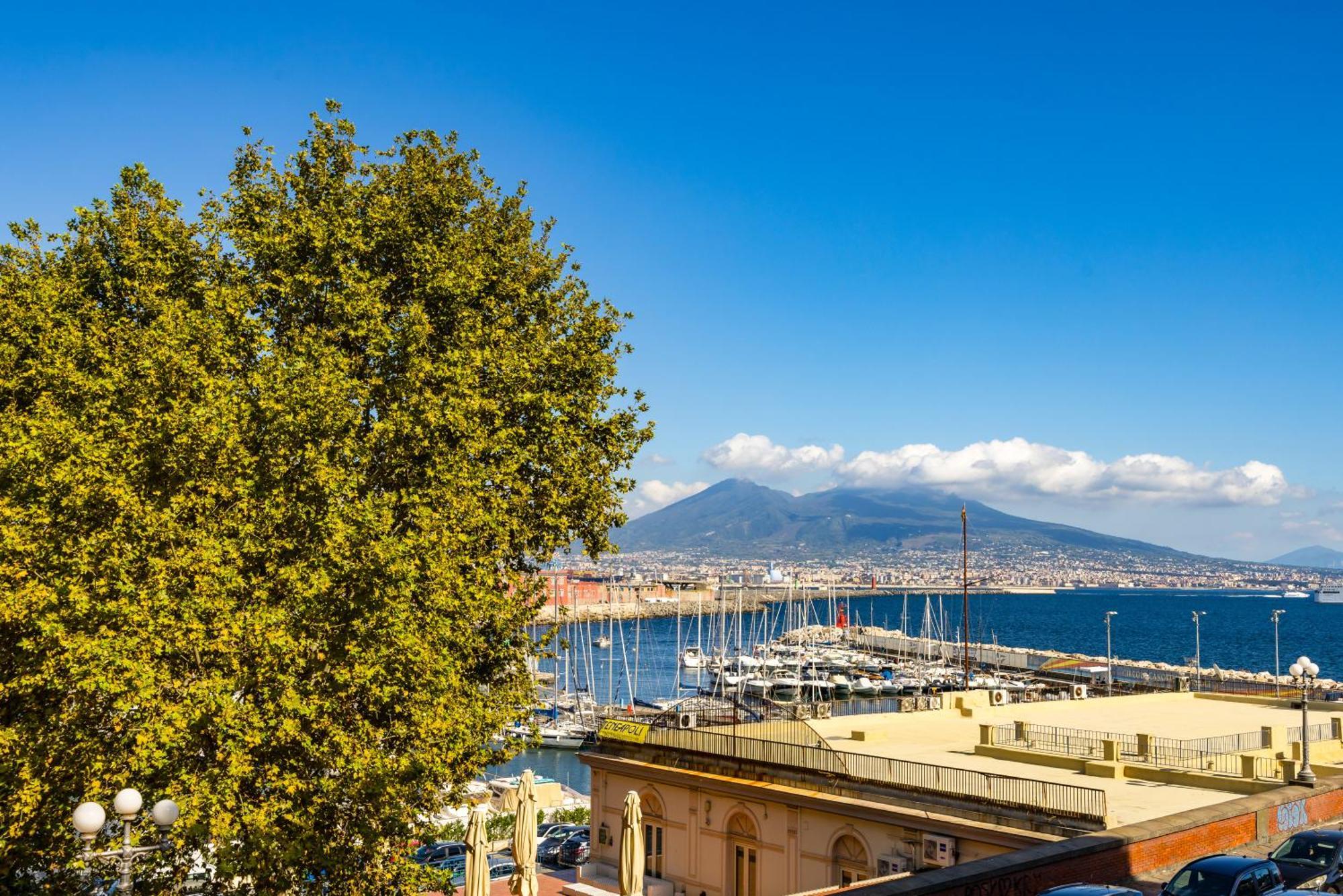 Mh Suites Plebiscito Napoli Ngoại thất bức ảnh